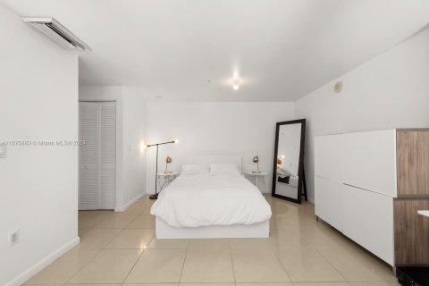 Condominio en venta en Miami, Florida, 1 dormitorio, 131.09 m2 № 1410876 - foto 14