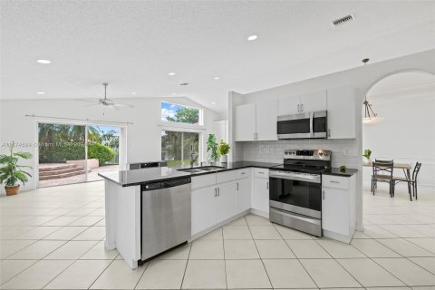 House in Boynton Beach, Florida 3 bedrooms, 166.76 sq.m. № 1410875 - photo 17