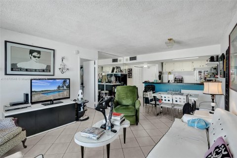 Condo in Miami Beach, Florida, 1 bedroom  № 1410874 - photo 8