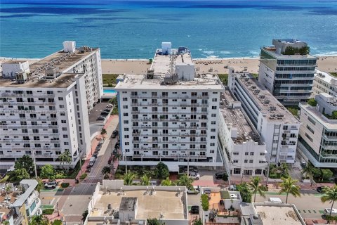 Condo in Miami Beach, Florida, 1 bedroom  № 1410874 - photo 1