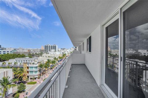 Condo in Miami Beach, Florida, 1 bedroom  № 1410874 - photo 24