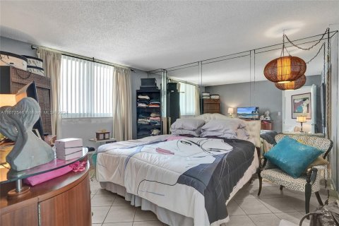 Condo in Miami Beach, Florida, 1 bedroom  № 1410874 - photo 18