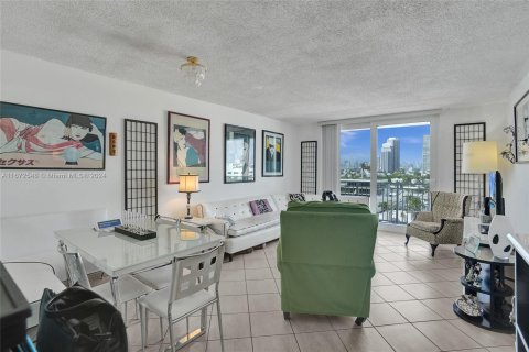 Condo in Miami Beach, Florida, 1 bedroom  № 1410874 - photo 10