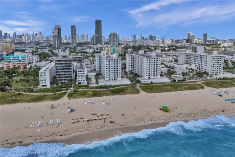 Condo in Miami Beach, Florida, 1 bedroom  № 1410874 - photo 2