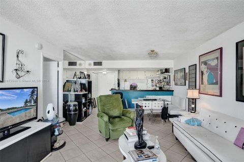 Condo in Miami Beach, Florida, 1 bedroom  № 1410874 - photo 6