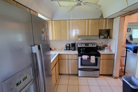 House in Miami, Florida 3 bedrooms, 154.78 sq.m. № 1117896 - photo 23