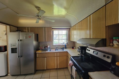 House in Miami, Florida 3 bedrooms, 154.78 sq.m. № 1117896 - photo 24