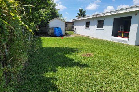 House in Miami, Florida 3 bedrooms, 154.78 sq.m. № 1117896 - photo 3