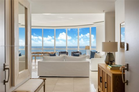 Condo in Sunny Isles Beach, Florida, 3 bedrooms  № 1294153 - photo 1