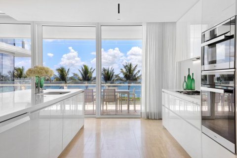 Condominio en venta en Surfside, Florida, 2 dormitorios, 279.26 m2 № 1236610 - foto 8
