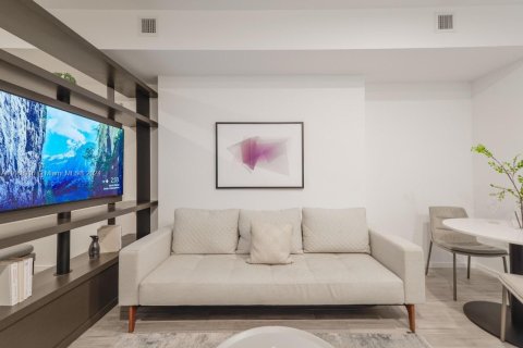 Condo in Miami, Florida, 1 bedroom  № 1385819 - photo 13