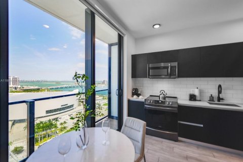 Condo in Miami, Florida, 1 bedroom  № 1385819 - photo 8