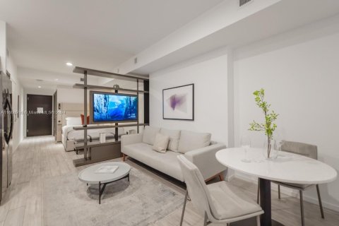 Condo in Miami, Florida, 1 bedroom  № 1385819 - photo 6