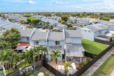 Villa ou maison à vendre à Miami, Floride: 2 chambres, 117.06 m2 № 1385858 - photo 24