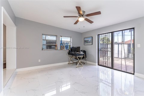 Casa en venta en Miami, Florida, 2 dormitorios, 117.06 m2 № 1385858 - foto 15