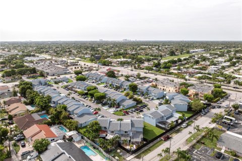 Villa ou maison à vendre à Miami, Floride: 2 chambres, 117.06 m2 № 1385858 - photo 26