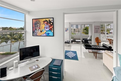 Condo in Miami Beach, Florida, 2 bedrooms  № 1385892 - photo 8