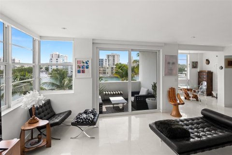 Condo in Miami Beach, Florida, 2 bedrooms  № 1385892 - photo 5