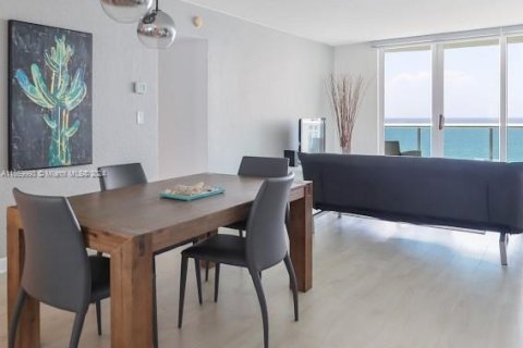 Condo in Hollywood, Florida, 1 bedroom  № 1389519 - photo 8