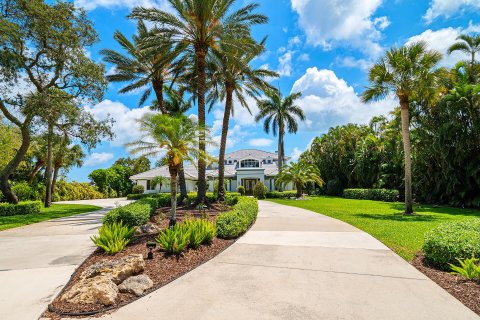 House in Stuart, Florida 4 bedrooms, 399.76 sq.m. № 998345 - photo 19