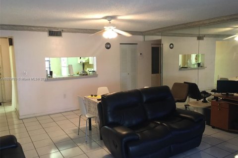 Condo in Miami, Florida, 2 bedrooms  № 1272566 - photo 5