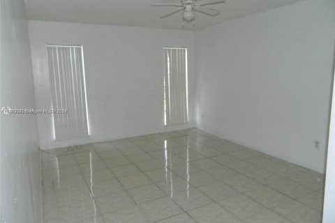 Condo in Lauderdale Lakes, Florida, 2 bedrooms  № 1272568 - photo 4