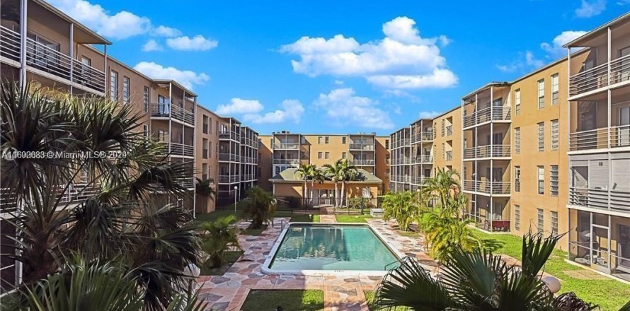 Condo in Lauderdale Lakes, Florida, 2 bedrooms  № 1272568