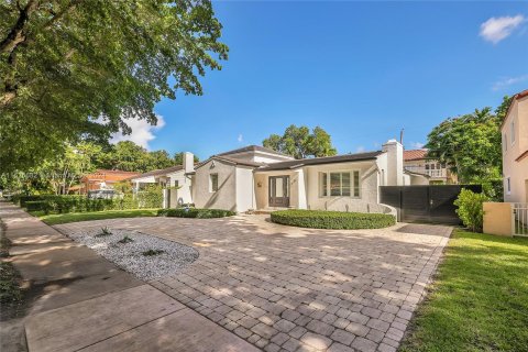 Villa ou maison à vendre à Coral Gables, Floride: 3 chambres, 230.12 m2 № 1272480 - photo 2