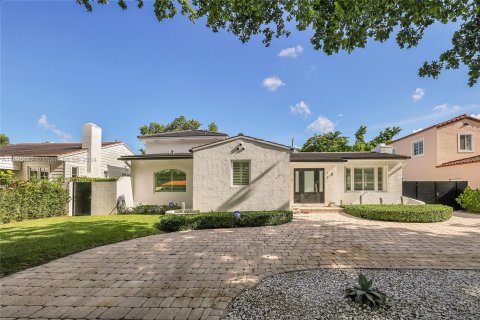 Villa ou maison à vendre à Coral Gables, Floride: 3 chambres, 230.12 m2 № 1272480 - photo 1