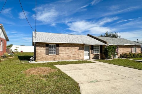 Duplex à vendre à Lake Wales, Floride: 2 chambres, 79.71 m2 № 867735 - photo 1