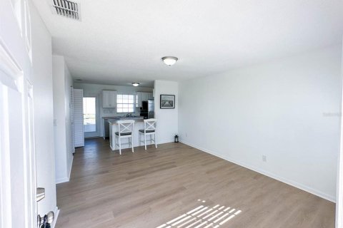 Dúplex en venta en Lake Wales, Florida, 2 dormitorios, 79.71 m2 № 867735 - foto 4