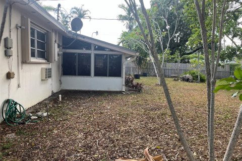 House in Hollywood, Florida 3 bedrooms, 141.77 sq.m. № 1154289 - photo 3