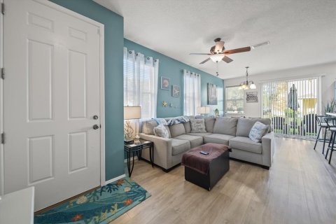 Touwnhouse à vendre à New Smyrna Beach, Floride: 4 chambres, 152.55 m2 № 731601 - photo 4