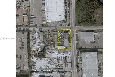 Commercial property in Medley, Florida № 1236096 - photo 4