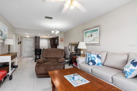 Copropriété à vendre à Punta Gorda, Floride: 2 chambres, 82.31 m2 № 1318252 - photo 11