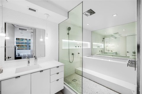 Copropriété à vendre à Miami Beach, Floride: 2 chambres, 94.67 m2 № 1375926 - photo 13