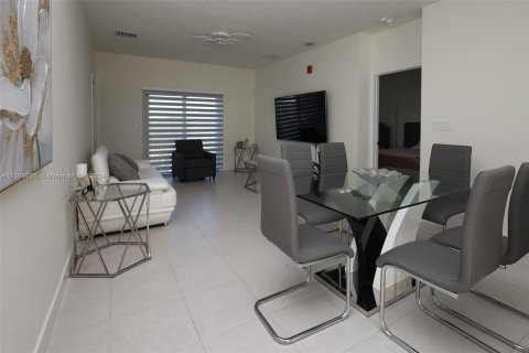 Copropriété à vendre à Doral, Floride: 2 chambres, 104.42 m2 № 1127312 - photo 2