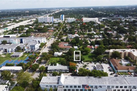 Terrain à vendre à Miami, Floride № 556133 - photo 2