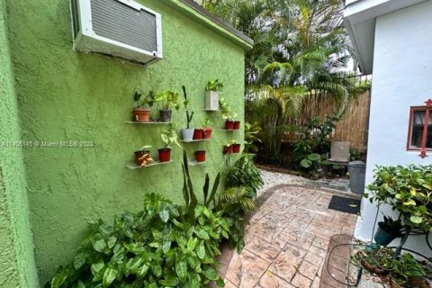 Terreno en venta en Miami, Florida № 556133 - foto 8