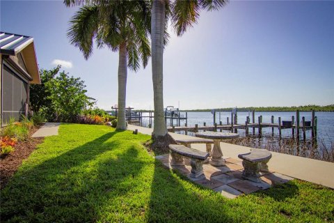 Villa ou maison à vendre à Punta Gorda, Floride: 4 chambres, 272.48 m2 № 1261885 - photo 6