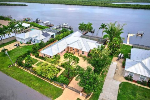 Villa ou maison à vendre à Punta Gorda, Floride: 4 chambres, 272.48 m2 № 1261885 - photo 3