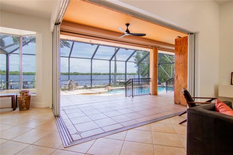 Villa ou maison à vendre à Punta Gorda, Floride: 4 chambres, 272.48 m2 № 1261885 - photo 10