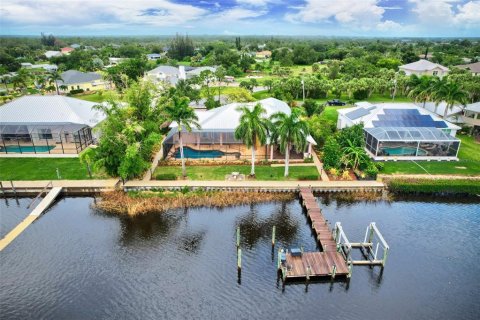 Villa ou maison à vendre à Punta Gorda, Floride: 4 chambres, 272.48 m2 № 1261885 - photo 4