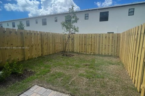 House in Homestead, Florida 3 bedrooms, 129.41 sq.m. № 784395 - photo 21