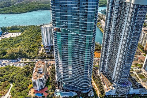 Condo in Sunny Isles Beach, Florida, 4 bedrooms  № 865938 - photo 9