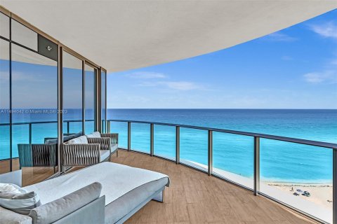 Condo in Sunny Isles Beach, Florida, 4 bedrooms  № 865938 - photo 1