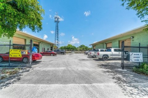 Immobilier commercial à vendre à West Palm Beach, Floride № 991979 - photo 8