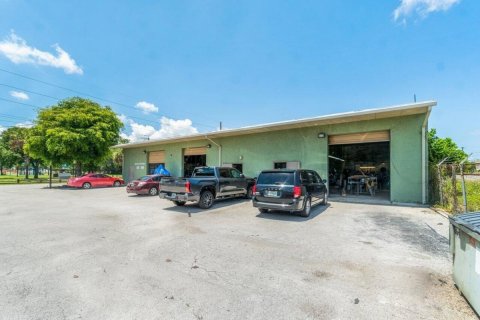 Immobilier commercial à vendre à West Palm Beach, Floride № 991979 - photo 4