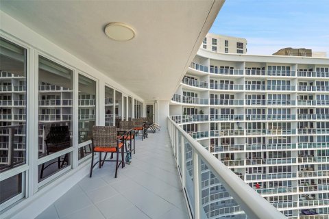 Condo in Fort Lauderdale, Florida, 4 bedrooms  № 1179805 - photo 7