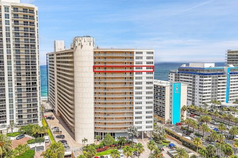 Condo in Fort Lauderdale, Florida, 4 bedrooms  № 1179805 - photo 24